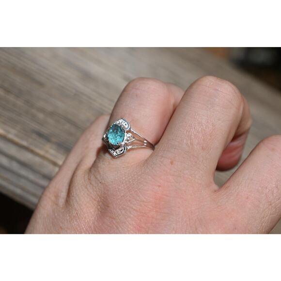 Handmade Aquamarine Ring for Eco-Friendly and Minimalist Fashion Lovers - Picture 2 of 3